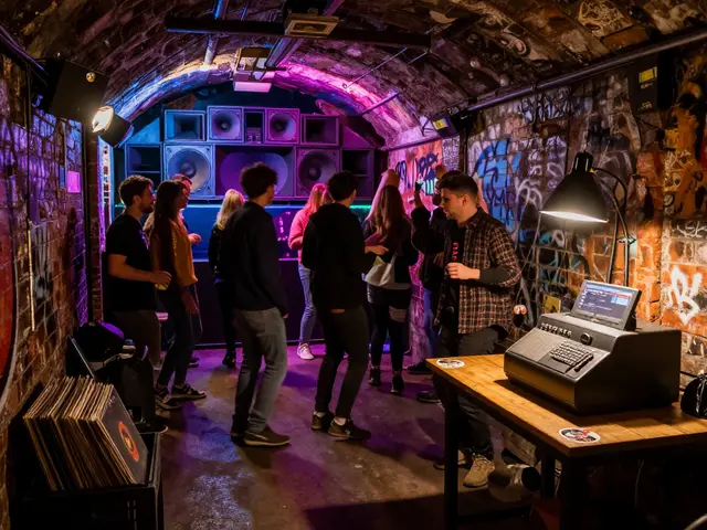 10 Must-Visit Nightlife Hotspots in London for a Memorable Night Out