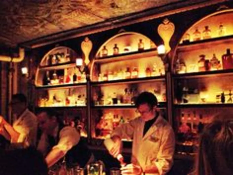 The Best Speakeasies and Hidden Bars for Nightlife in Paris